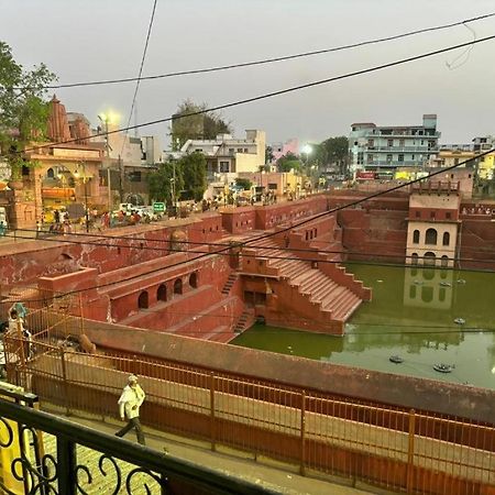 Maatu Shri Comfort Stay-Guest House Mathura Bagian luar foto