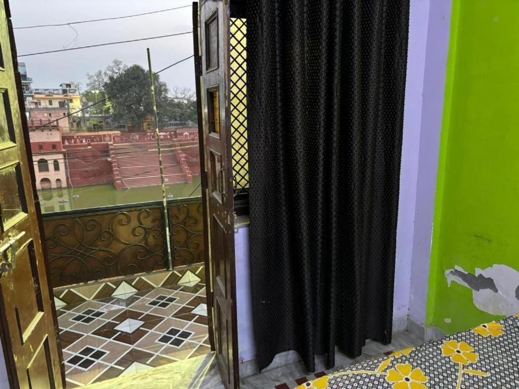 Maatu Shri Comfort Stay-Guest House Mathura Bagian luar foto