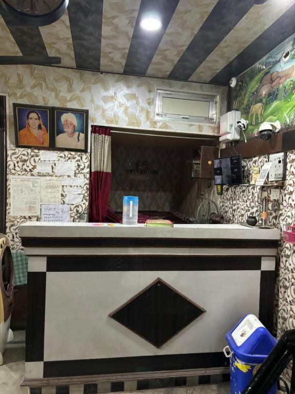 Maatu Shri Comfort Stay-Guest House Mathura Bagian luar foto