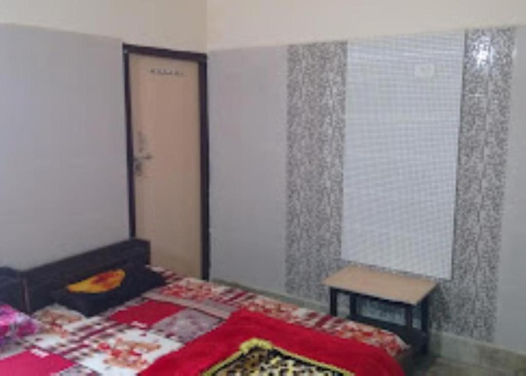 Maatu Shri Comfort Stay-Guest House Mathura Bagian luar foto